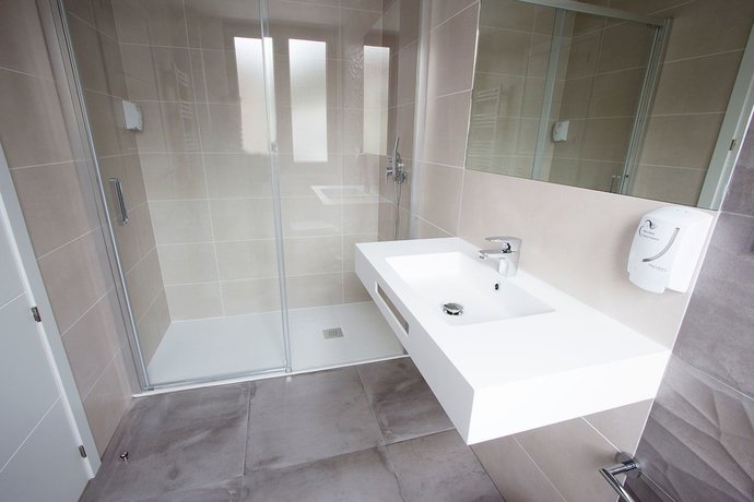 Imagen de la habitación del Hotel Río Asón. Foto 10