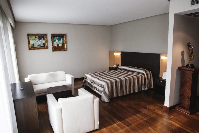 Imagen de la habitación del Hotel R&iacute;os, San Adri&aacute;n. Foto 6