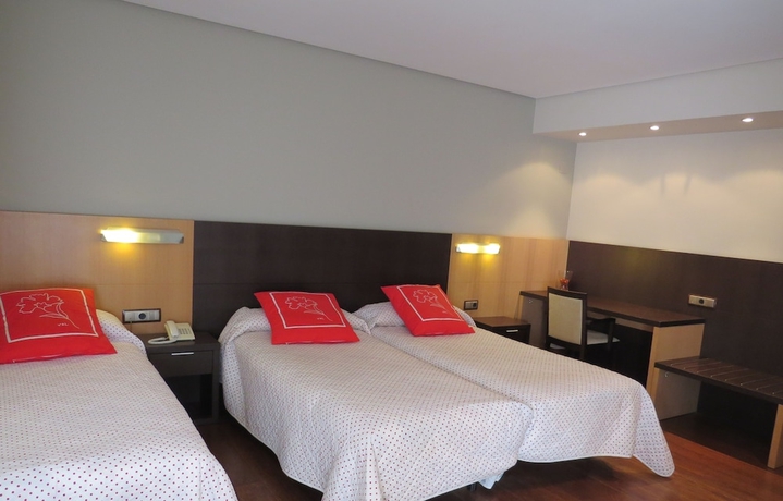 Imagen de la habitación del Hotel R&iacute;os, San Adri&aacute;n. Foto 8