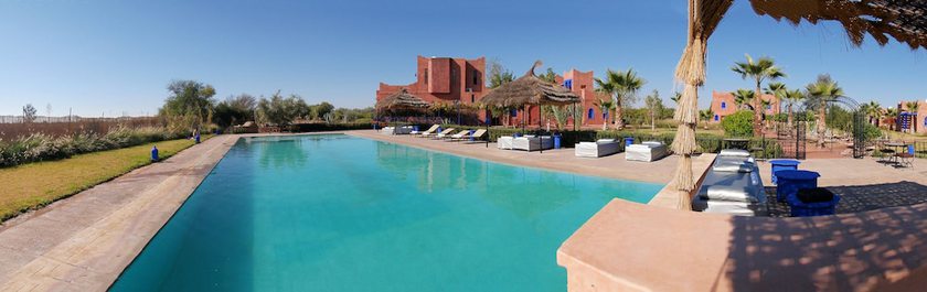 Imagen de la piscina del Hotel Riad Beloiseau. Foto 17