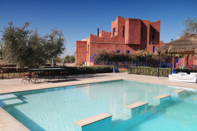 Imagen de la piscina del Hotel Riad Beloiseau. Foto 18