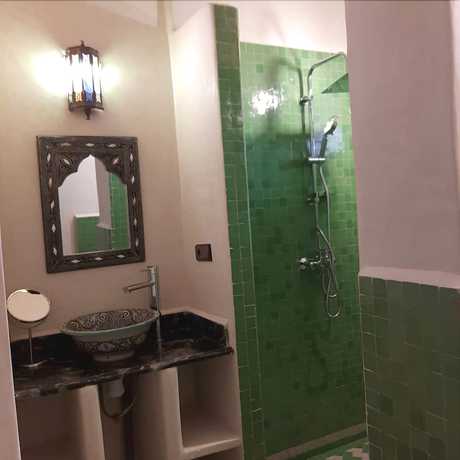 Imagen de la habitación del Hotel Riad Caravasar. Foto 12