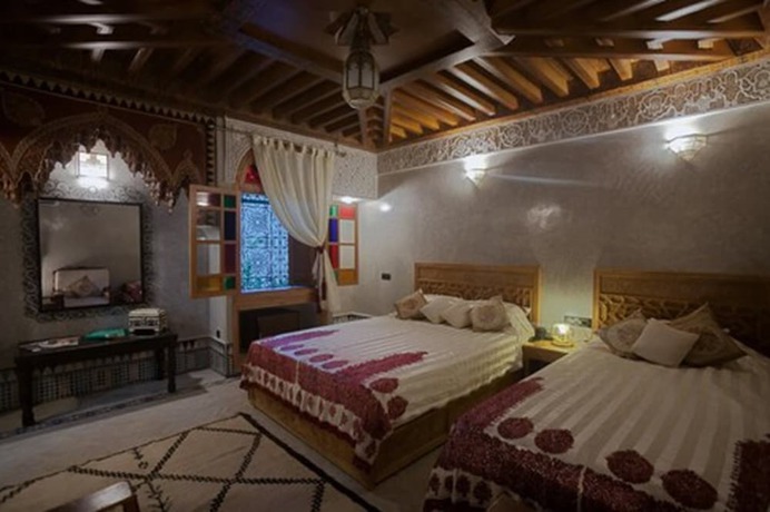 Imagen de la habitación del Hotel Riad Dar Ziryab. Foto 11
