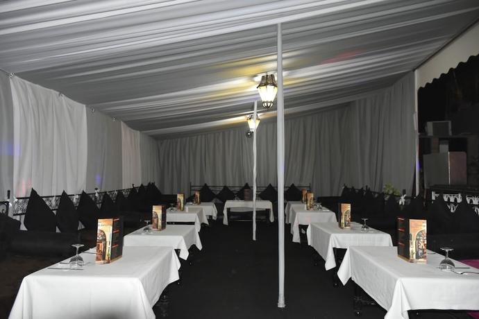 Imagen del bar/restaurante del Hotel Riad El Kennaria. Foto 4