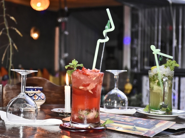 Imagen del bar/restaurante del Hotel Riad El Kennaria. Foto 9