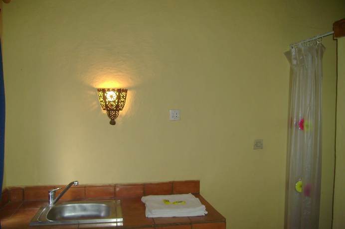 Imagen de la habitación del Hotel Riad Les Flamants Roses, Hassilabied. Foto 5
