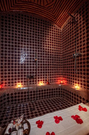Imagen de la habitación del Hotel Riad dar Essalam. Foto 9