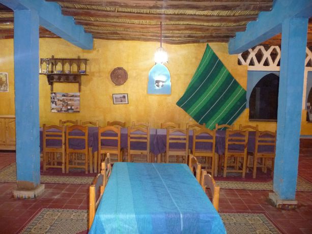 Imagen del bar/restaurante del Hotel Riad les Flamants Roses, Hassilabied. Foto 2