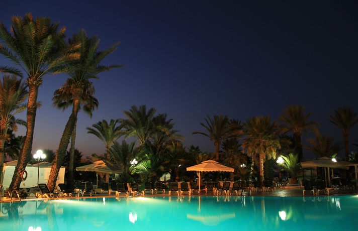 Imagen de la piscina del Hotel Riadh Palms Resort and Spa. Foto 10