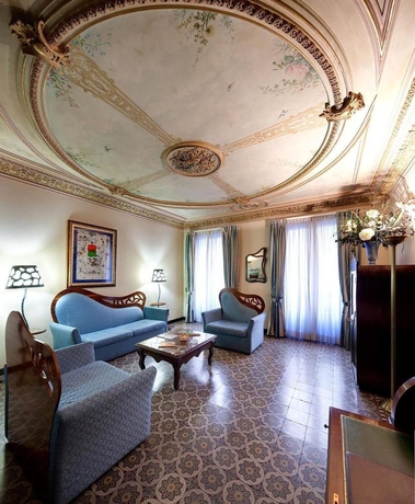 Imagen de los exteriores del Hotel Rialto, Barrio G&oacute;tico. Foto 9