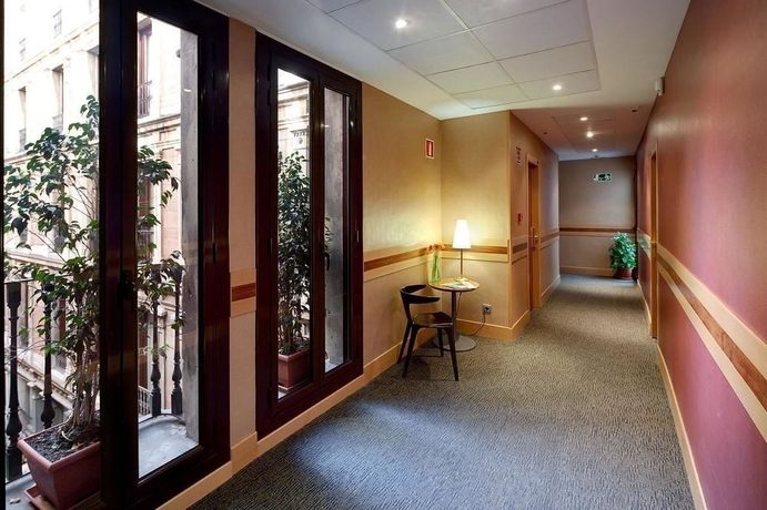 Imagen de los interiores del Hotel Rialto, Barrio Gotico. Foto 15