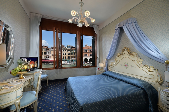 Imagen de la habitación del Hotel Rialto, Venecia. Foto 9