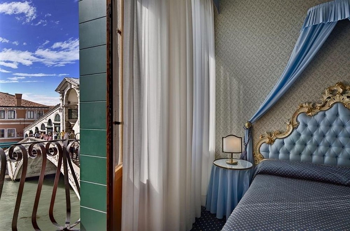 Imagen de la habitación del Hotel Rialto, Venecia. Foto 10