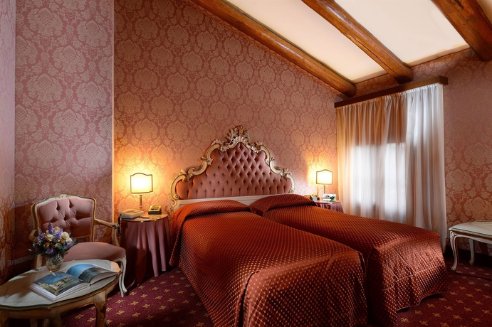 Imagen de la habitación del Hotel Rialto, Venecia. Foto 14
