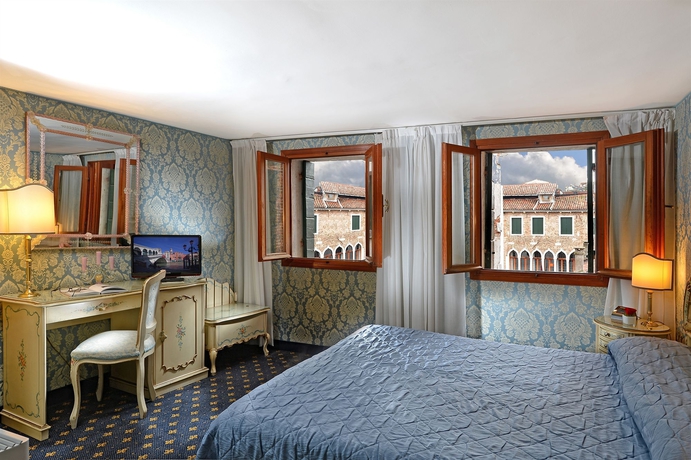 Imagen de la habitación del Hotel Rialto, Venecia. Foto 15