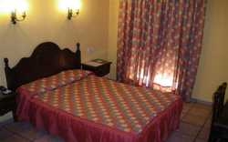 Imagen de la habitación del Hotel Riavela. Foto 8