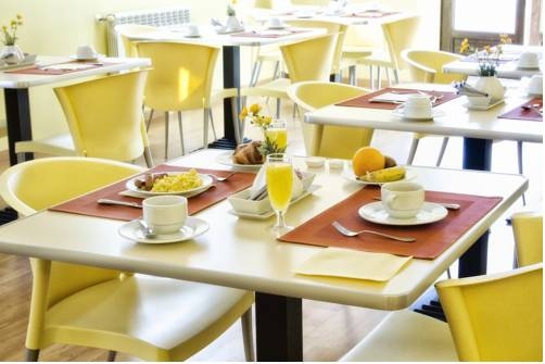 Imagen del bar/restaurante del Hotel Ribadesella Playa. Foto 2