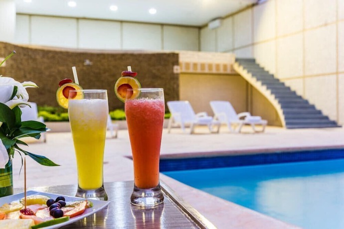 Imagen de la piscina del Hotel Ribai Barranquilla. Foto 13