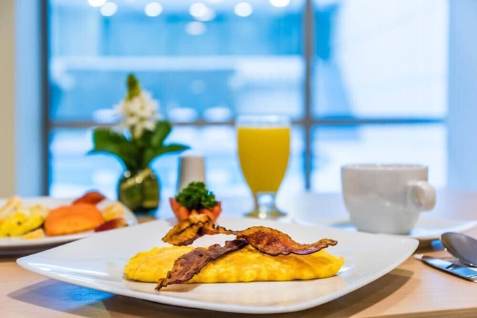 Imagen del bar/restaurante del Hotel Ribai Barranquilla. Foto 3