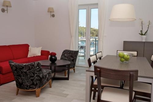 Imagen de la habitación del Hotel Ribarska Koliba Resort. Foto 6