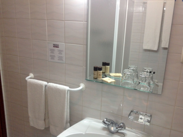 Imagen de la habitación del Hotel Ribeiro. Foto 8