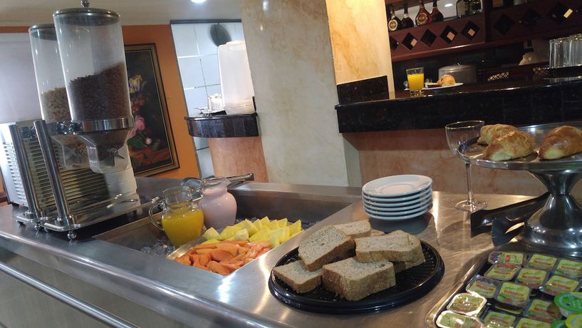 Imagen del bar/restaurante del Hotel Ribera Del Rio Av 2n. Foto 4