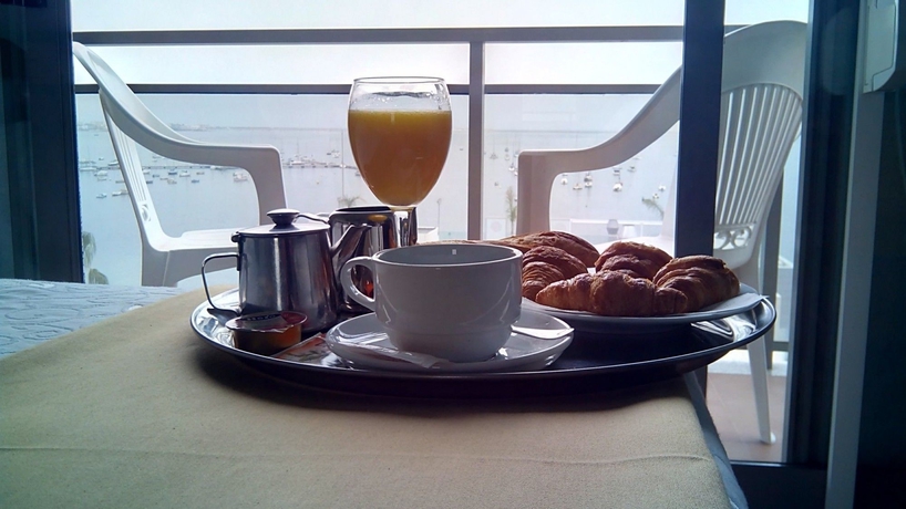 Imagen de la habitación del Hotel Ribera, SANTIAGO DE LA RIBERA. Foto 7