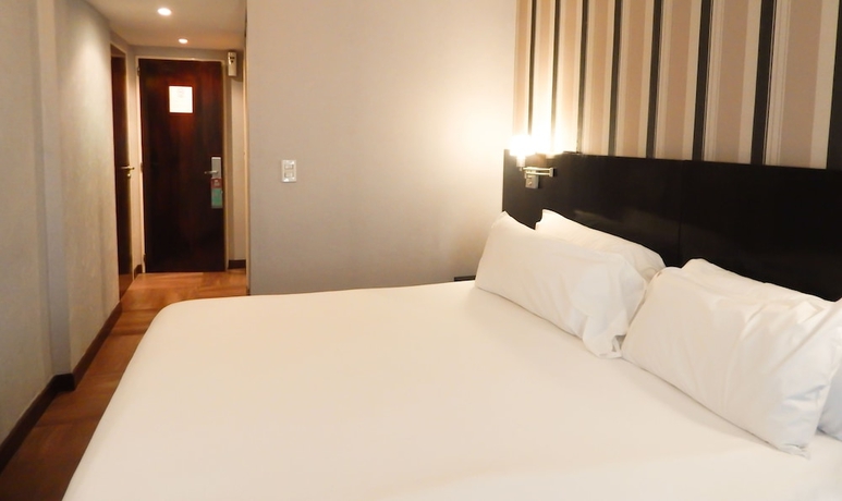 Imagen de la habitación del Hotel Ribera Sur. Foto 7