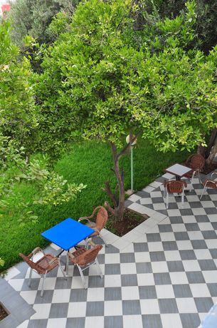 Imagen de los exteriores del Hotel Ribis. Foto 12