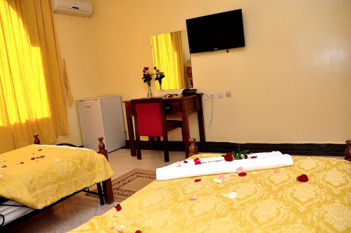 Imagen de la habitación del Hotel Ribis. Foto 9