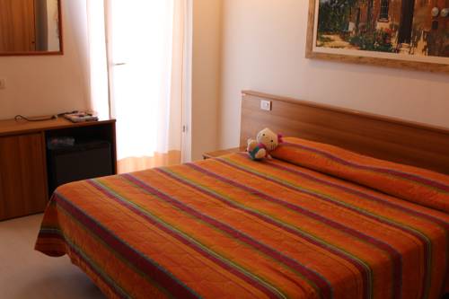 Imagen de la habitación del Hotel Ribot. Foto 5