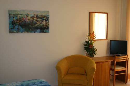 Imagen de la habitación del Hotel Ribot. Foto 7