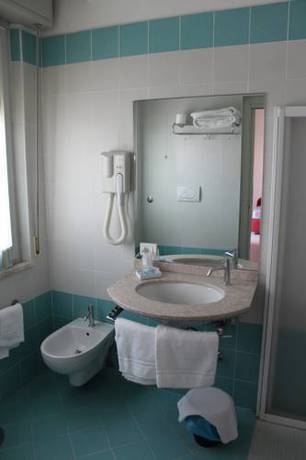 Imagen de la habitación del Hotel Ribot. Foto 8