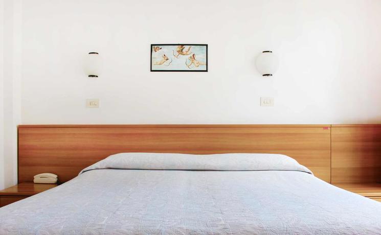 Imagen de la habitación del Hotel Ribot. Foto 12