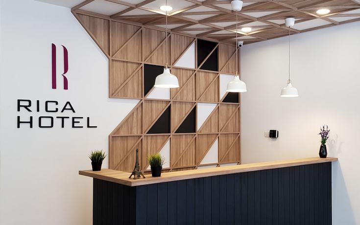 Imagen de los interiores del Hotel Rica Hotel. Foto 20