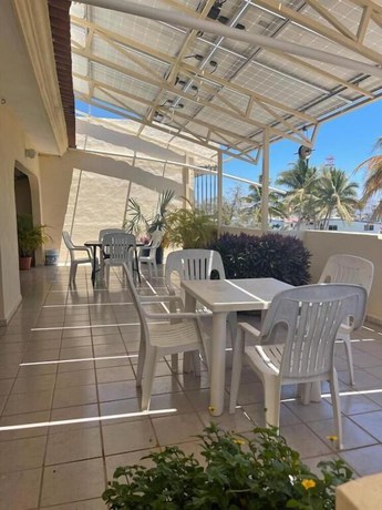 Imagen de la habitación del Hotel Ricardos Bungalows. Foto 5