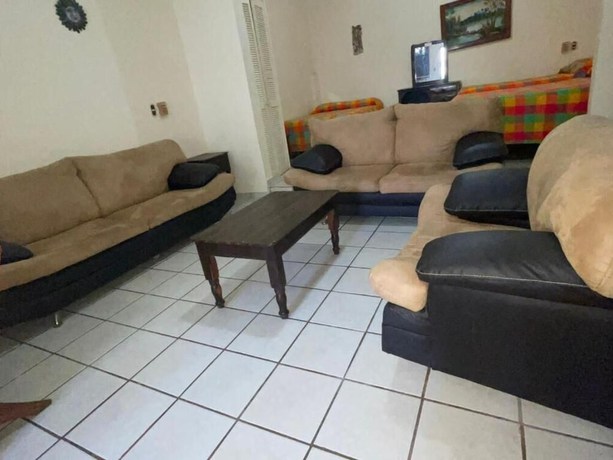 Imagen de la habitación del Hotel Ricardos Bungalows. Foto 9