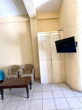 Imagen de la habitación del Hotel Ricardos Bungalows. Foto 12