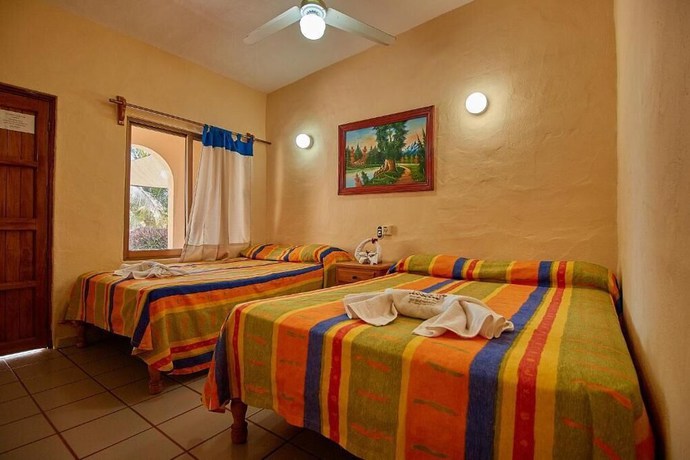 Imagen de la habitación del Hotel Ricardos Bungalows. Foto 13