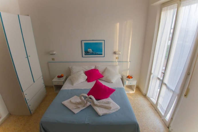 Imagen de la habitación del Hotel Riccardi. Foto 7