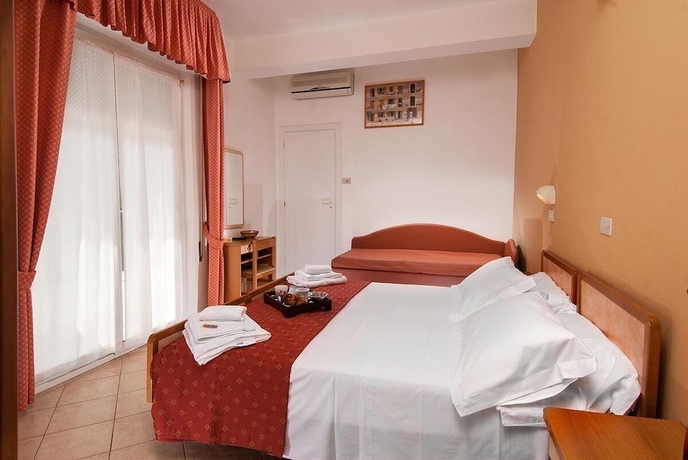 Imagen de la habitación del Hotel Ricci, Rimini. Foto 10
