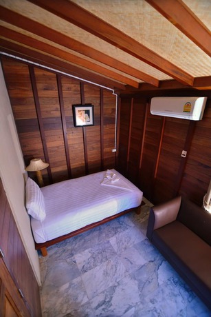 Imagen de la piscina del Hotel Rice Farm Villa Suratthani. Foto 17