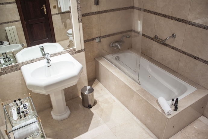 Imagen de la habitación del Hotel Rice Reyes Católicos. Foto 13