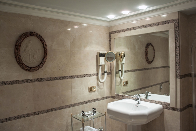 Imagen de la habitación del Hotel Rice Reyes Católicos. Foto 15