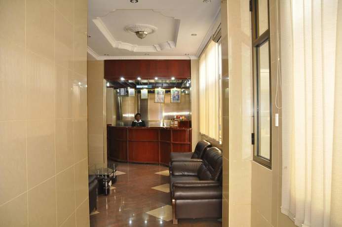 Imagen de los interiores del Hotel Rich. Foto 20