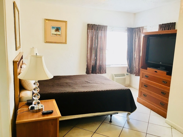 Imagen de la habitación del Hotel Richards Motel Courtyard. Foto 3