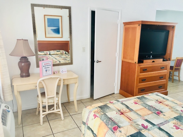 Imagen de la habitación del Hotel Richards Motel Courtyard. Foto 4