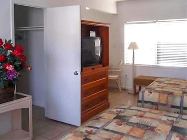 Imagen de la habitación del Hotel Richards Motel Courtyard. Foto 5