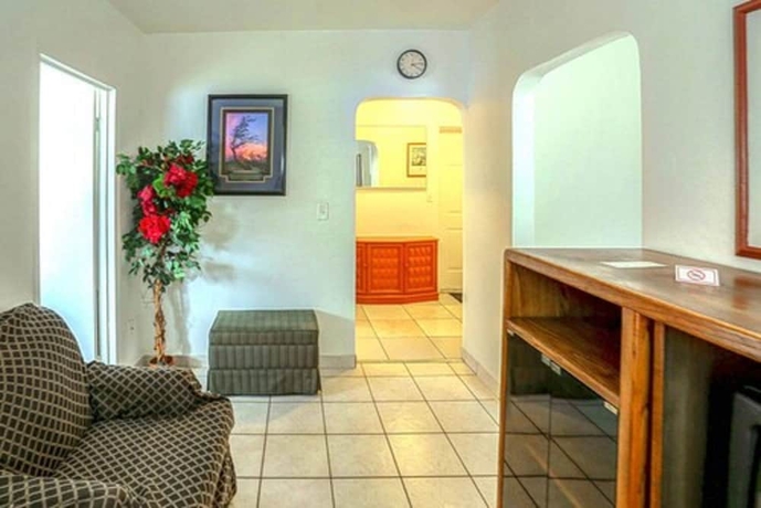 Imagen de la habitación del Hotel Richards Motel Courtyard. Foto 6