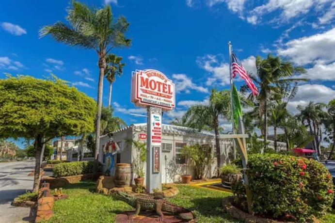 Imagen de los interiores del Hotel Richards Motel Courtyard. Foto 16